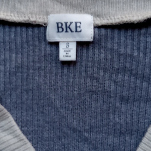 BKE  Grey and Cream Cardigan from The Buckle Sz Sm - Picture 2 of 4